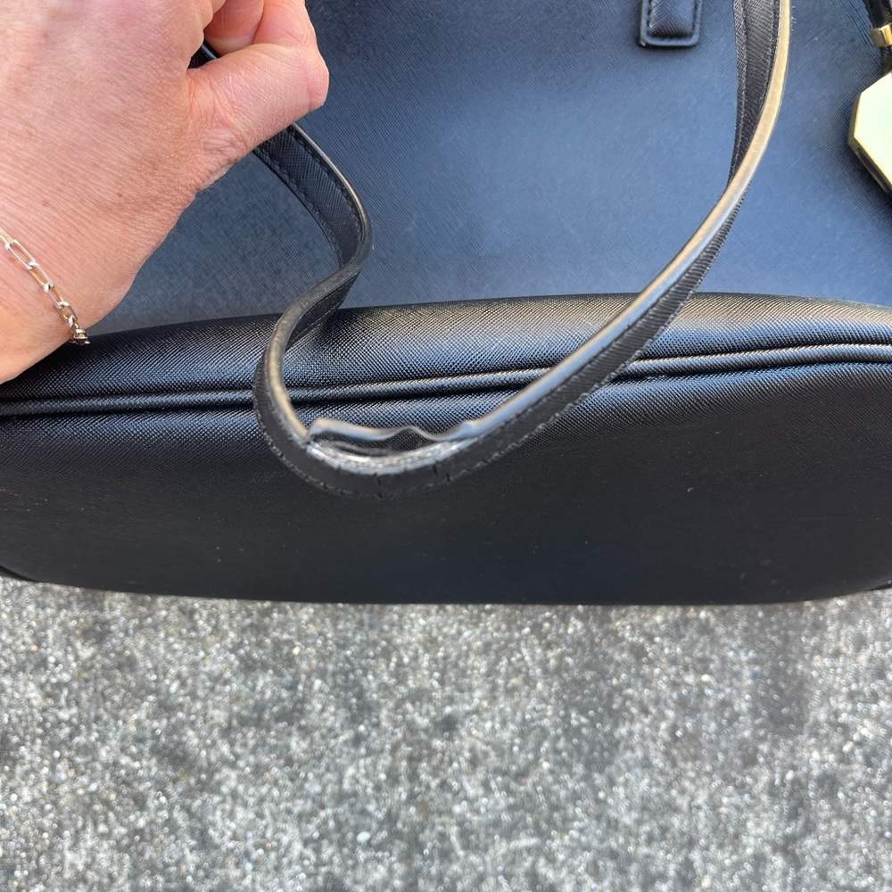 Marc Jacobs Saffiano Black Nylon Shoulder Bag with Gold Logo - Picture 8 of 12